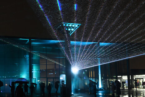 Lichtinstallation auf dem Jockel-Fuchs-Platz