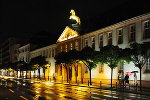 Das beleuchtete Landesmuseum bei Nacht &copy; Anke Kristian Schäfer