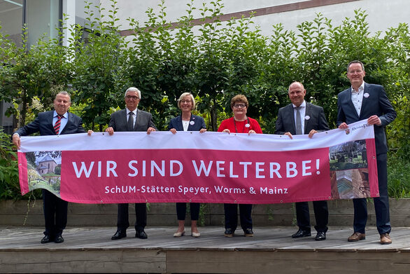 Avadislav Avadiev, Vorsitzender des Landesverbandes  der Jüdischen Gemeinden von Rheinland-Pfalz, Innenminister Roger Lewentz, Oberbürgermeisterin von Speyer, Stefanie Seiler, Anna Kischner, die Vorsitzende der Jüdischen Gemeinde Mainz und Worms, Wormser Oberbürgermeister Adolf Kessel und Michael Ebling, Oberbürgermeister der Landeshauptstadt Mainz haben heute gemeinsam im Landesmuseum Mainz die Liveübertragung des UNESCO-Welterbekomitees verfolgt.